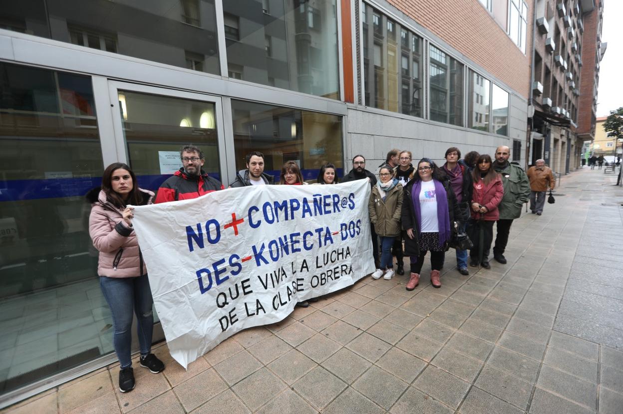 Apoyo en el juicio a un despedido de Konecta Avilés