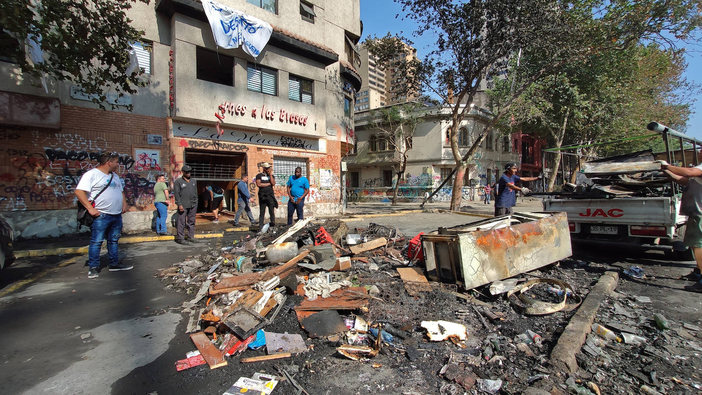 Fotos: Incendios y saqueos en hoteles y restaurantes de Lucio Torre en Chile