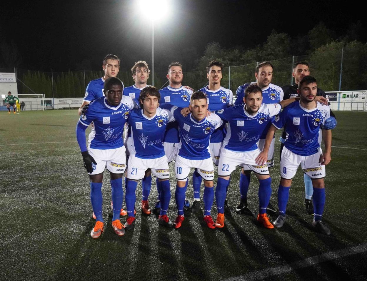 En la fila de arriba; Jordi Pola, Abascal, Didi, Agus, Suero y Davo; y en la de abajo; Bala, Cayetano, Jony, Sergio Menéndez y Sandoval; los componentes de la formación inicial ante el Llanes. 