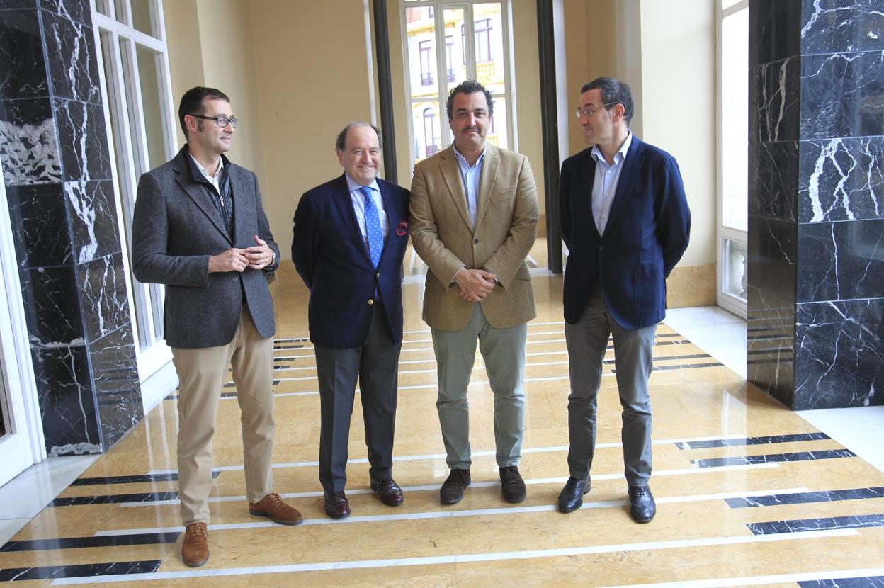 José Luis Costillas, Juan Carlos Rodríguez-Ovejero, Nacho del Río y Javier Cuesta, en el salón del Té del Teatro Campoamor. 