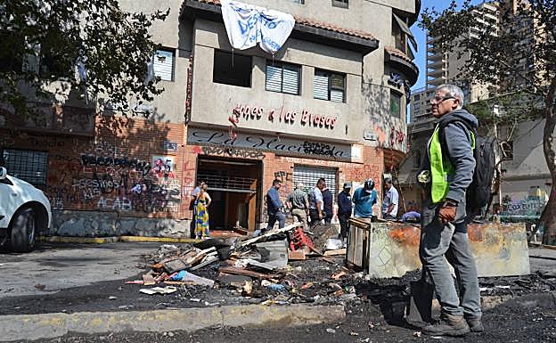 Incendian dos hoteles y saquean dos restaurantes de Lucio Torre en Chile
