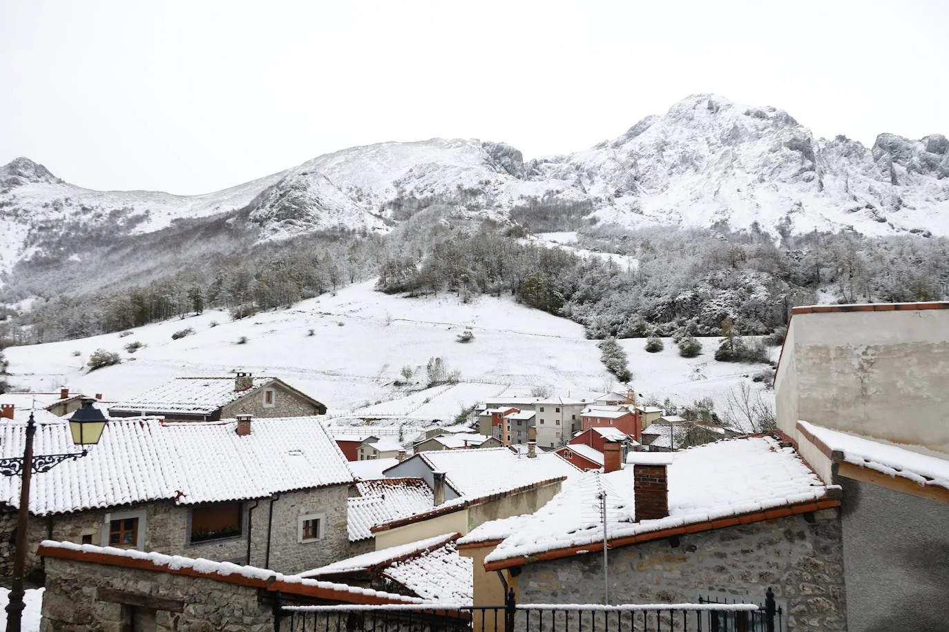 Fotos: Sotres, bajo un manto blanco