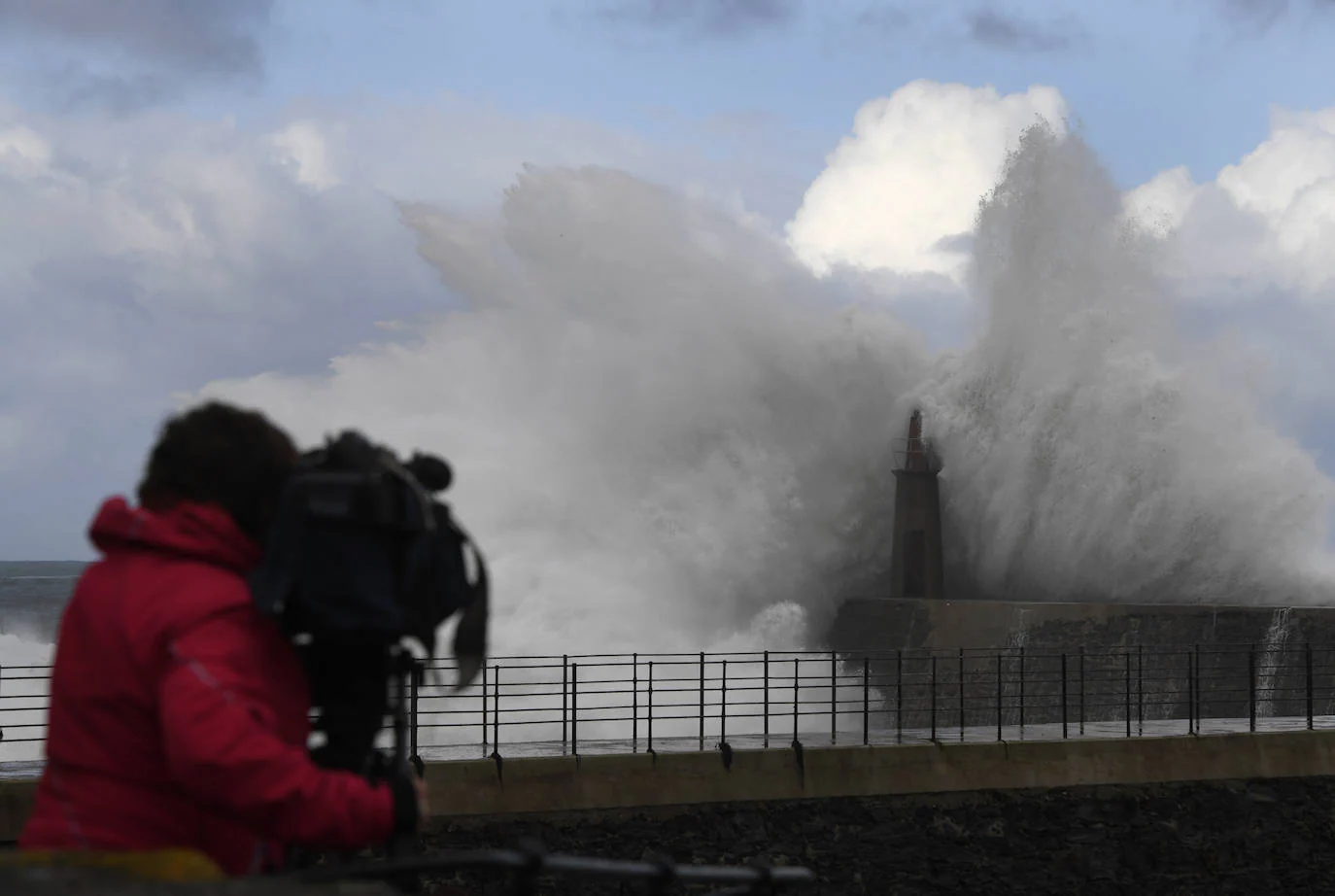 Fotos: Las espectaculares imágenes que deja el temporal en Viavélez y San Esteban de Pravia