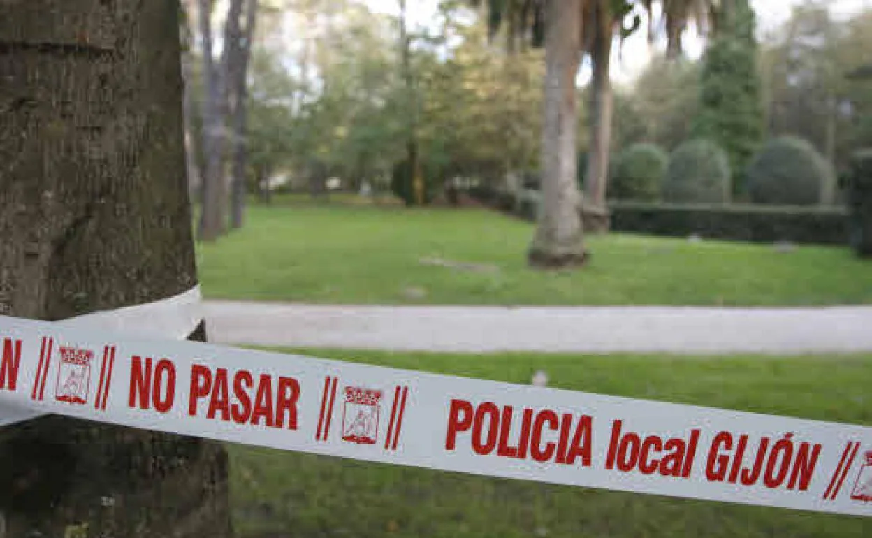 Gijón cierra el parque de Isabel la Católica por el temporal