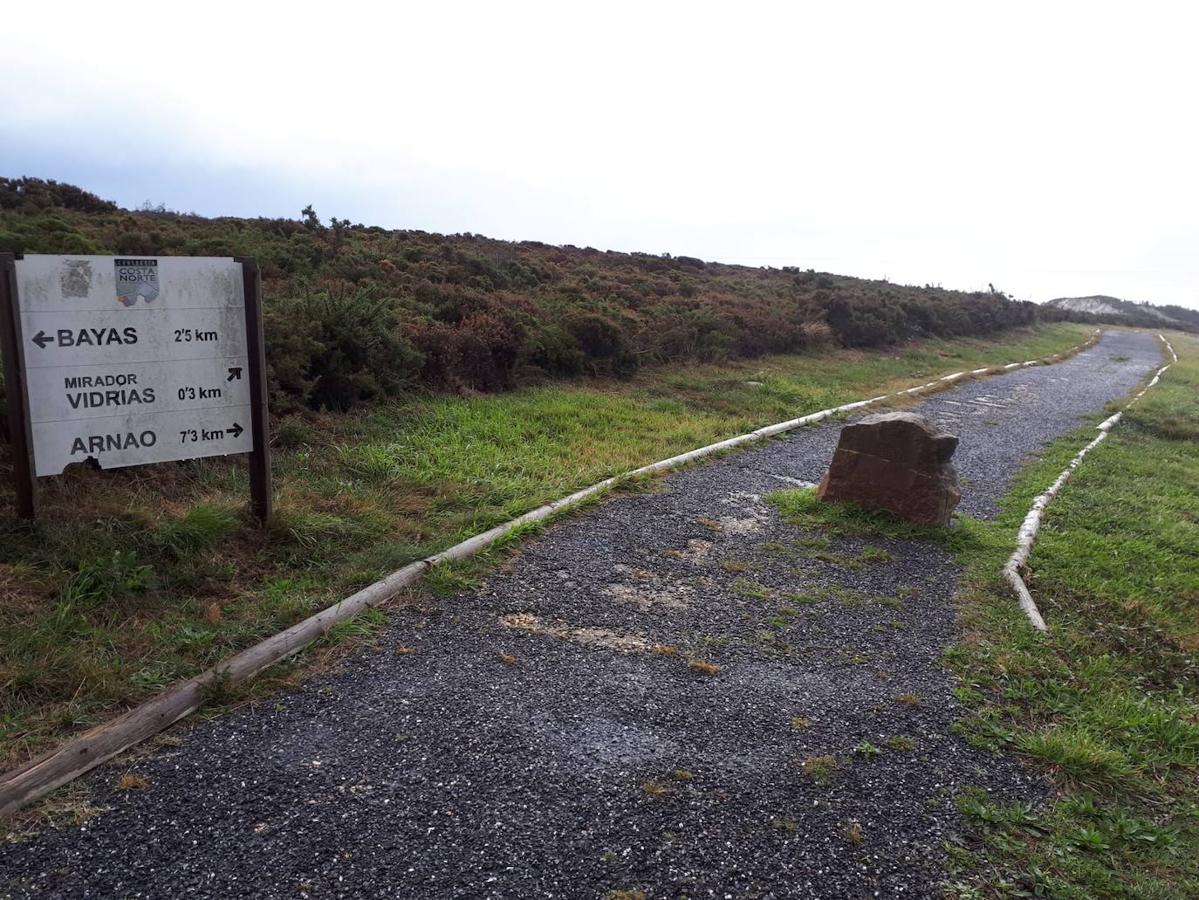 Recorremos una de las rutas costeras más espectaculares del litoral asturiano, situada entre la Playa de Arnao y San Juan de la Arena.