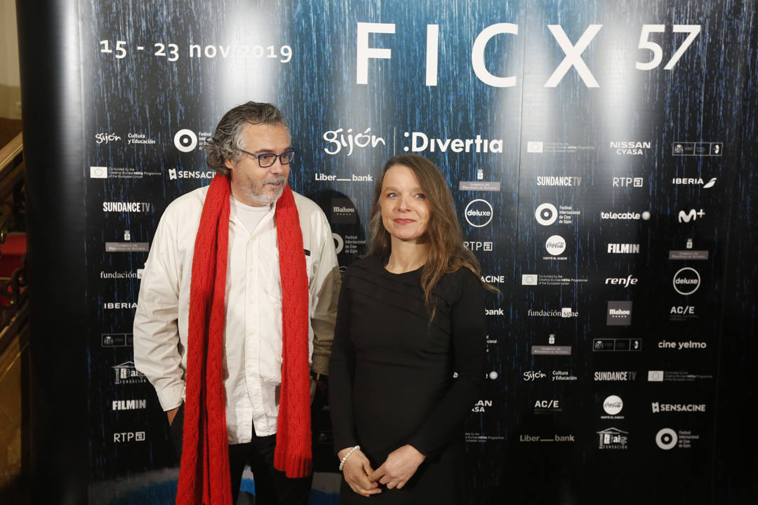 Ernesto Alterio, Quim Gutiérrez, Clara Lago y Montxo Armendáriz son algunos de los rostros conocidos de la gran pantalla que se han dado cita en Gijón con motivo del Festival Internacional de Cine de Xixón, cuya gala inaugural se ha celebrado en el Teatro Jovellanos.