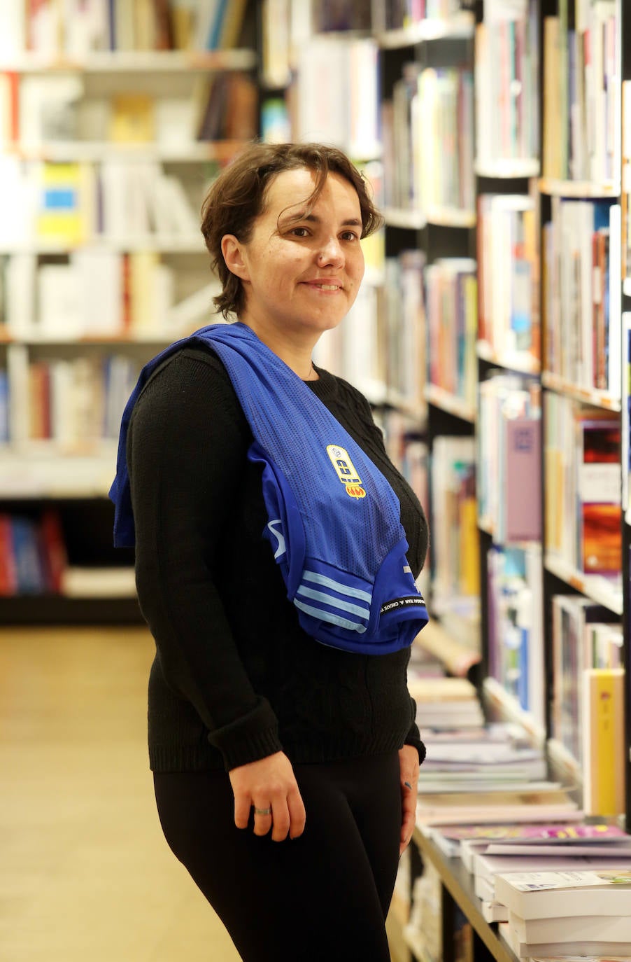 Leticia Sánchez, escritora: «El grito para animar desde mi familia es ¡siempre Real Oviedo!»