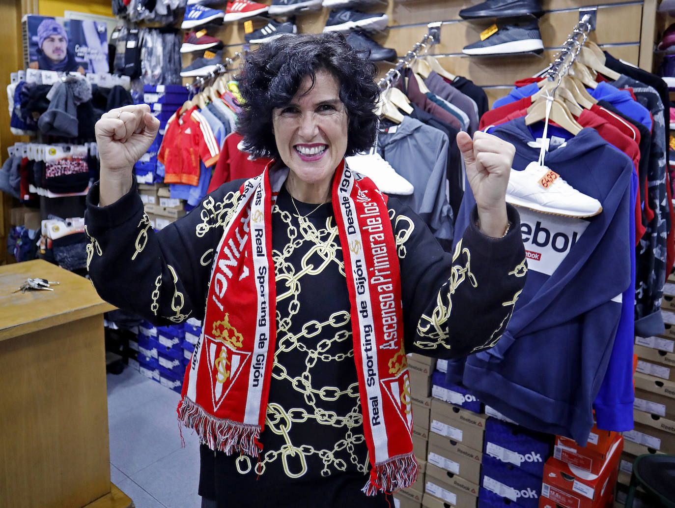 Sara Menéndez, Unión de Comerciantes de Gijón: «¡Ánimo, titanes, a la lucha! ¡Hoy ganamos sí o sí! ¡Puxa Sporting!»