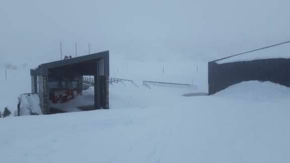 Pese a que el temporal ha remitido en Asturias, persiste la nieve que ha caido durante los últimos días. 