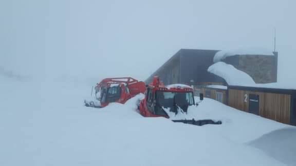 Pese a que el temporal ha remitido en Asturias, persiste la nieve que ha caido durante los últimos días. 