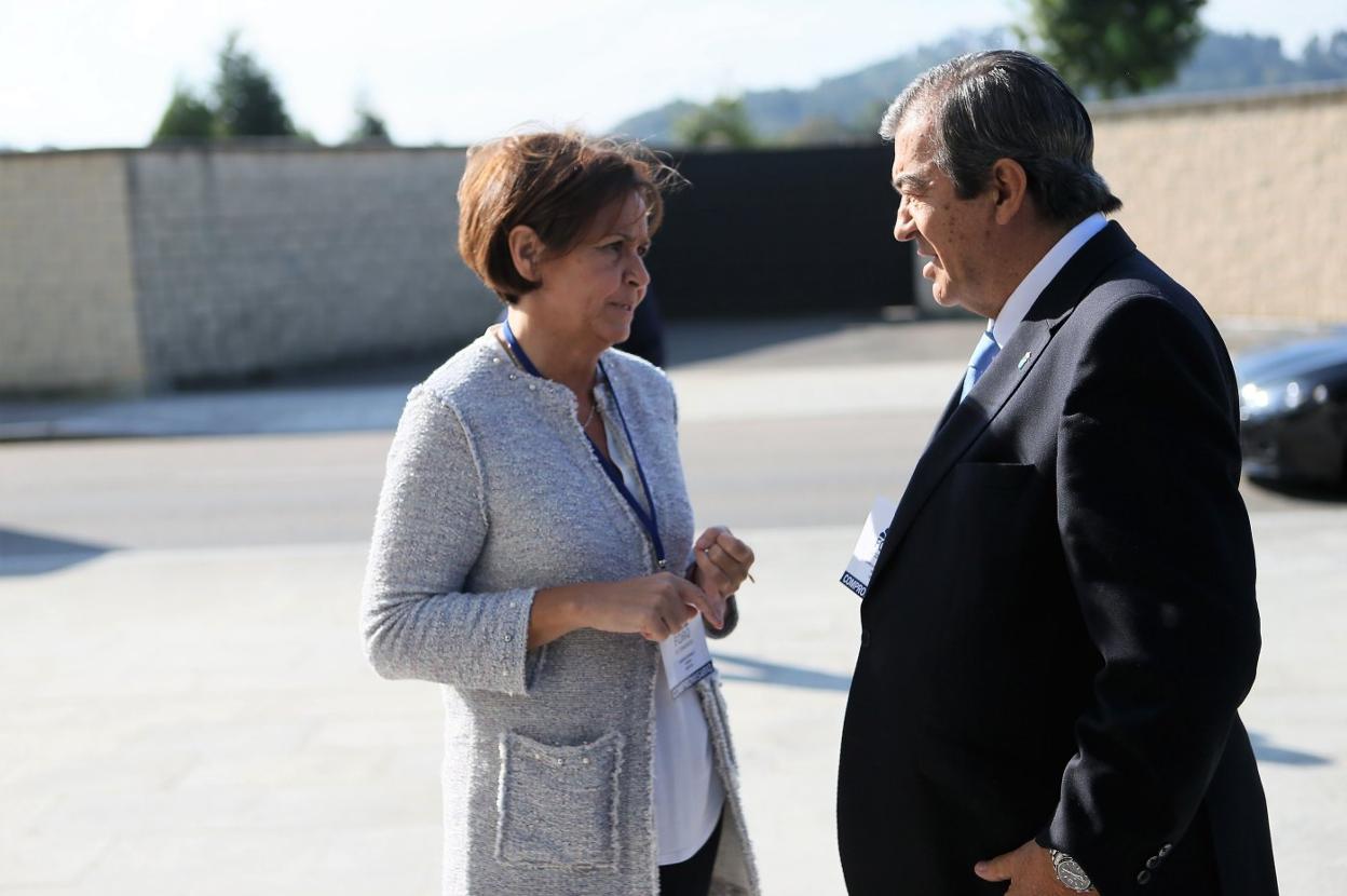 Carmen Moriyón y Francisco Álvarez-Cascos, tras resultar ella elegida presidenta en el III Congreso de Foro, hace ya un año. 