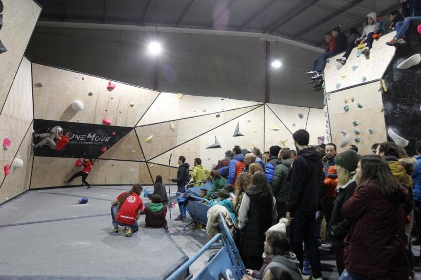 Fotos: ¿Estuviste en la primera prueba de la Copa de Asturias de escalada? ¡Búscate!