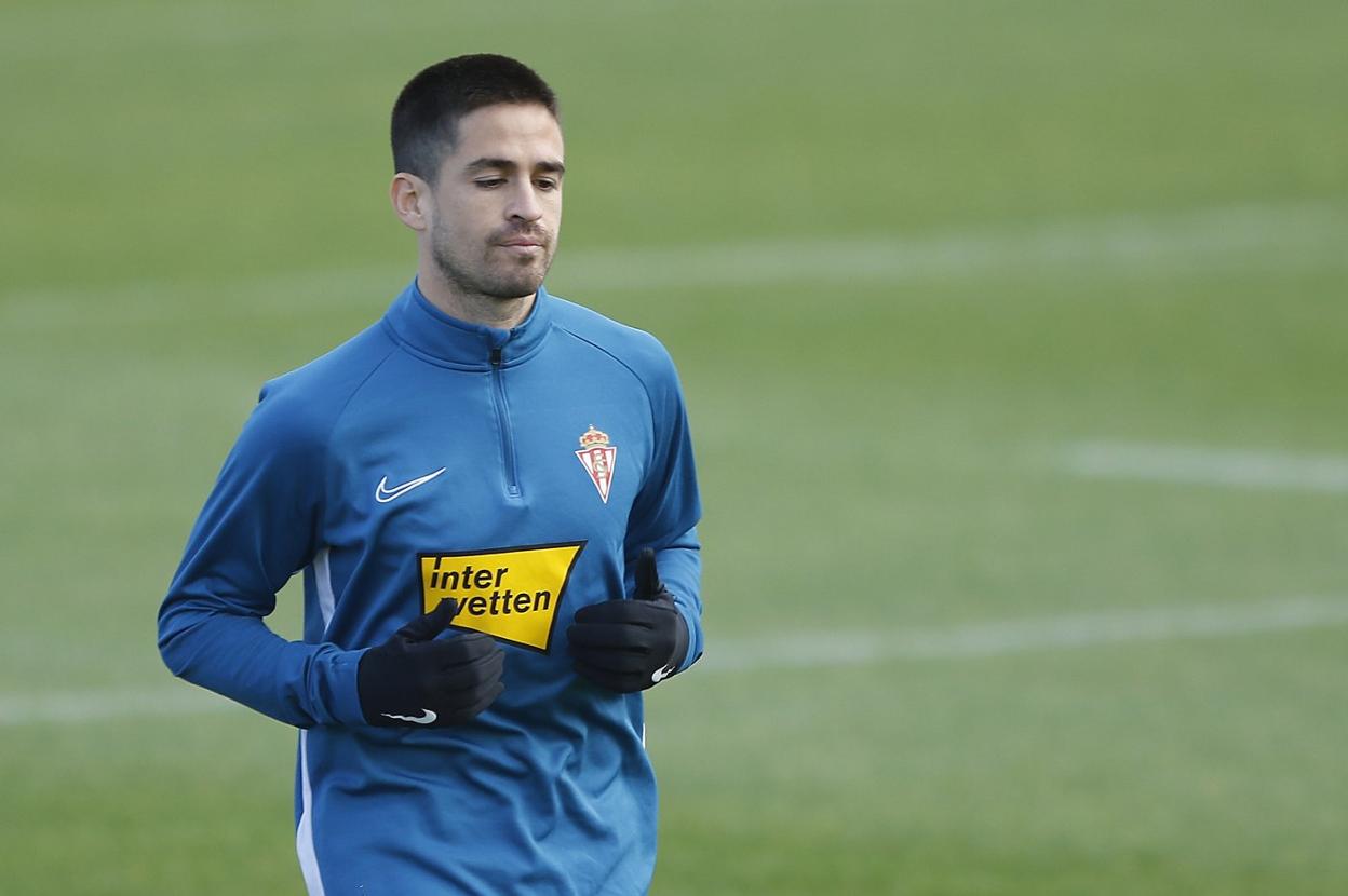 Damián Pérez, ayer, durante el entrenamiento en Mareo. 