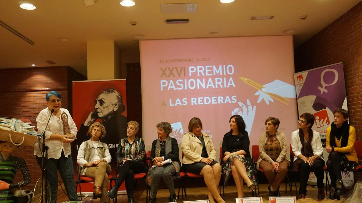 Las rederas reciben el Premio Pasionaria