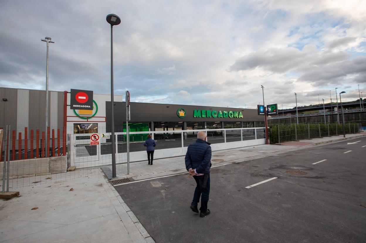 El nuevo supermercado de Mercadona en Llaranes, prácticamente finalizado. 