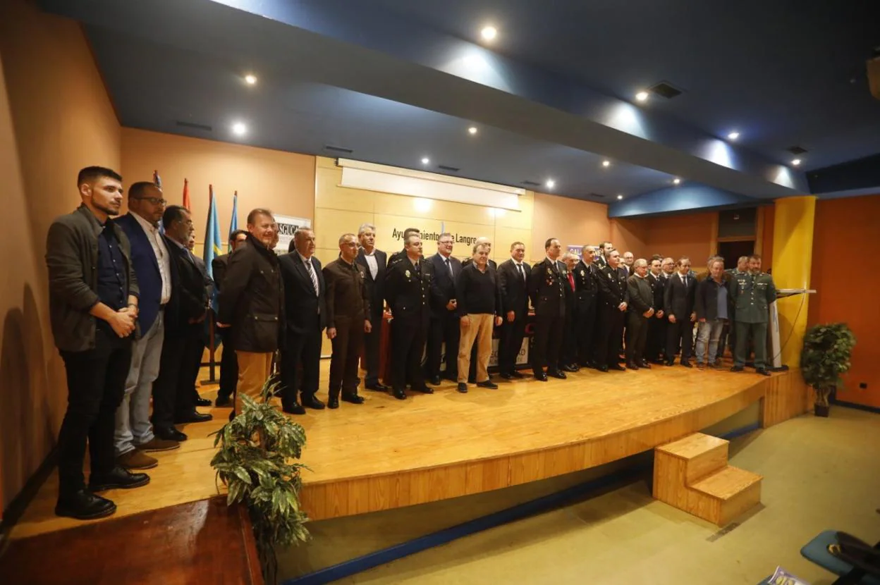 Los galardonados por la asociación del sector de la seguridad privada de Asturias. 