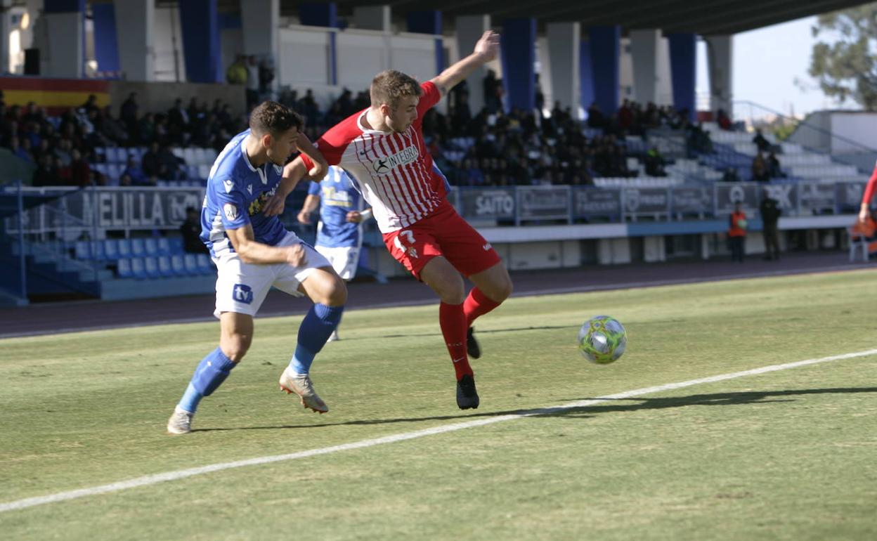El Sporting B sucumbe en Melilla y continúa en problemas