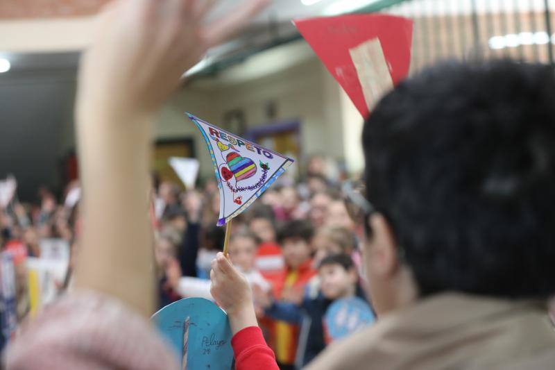 Numerosas localidades asturianas se han sumado hoy a los actos del 25-N, para expresa su repulsa ante los crímenes de la violencia machista. 