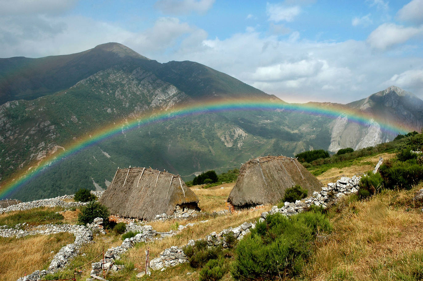De Oriente a Occidente, entre playas y montañas, estas son algunas de las mejores escenas presentadas al concurso de fotografía 'Escenas de Asturias' de EL COMERCIO con el patrocinio de El Gaitero 