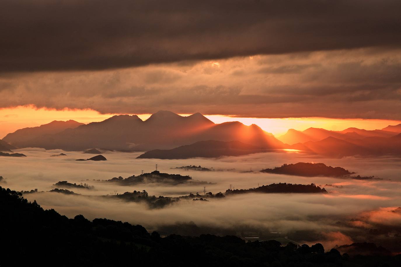 De Oriente a Occidente, entre playas y montañas, estas son algunas de las mejores escenas presentadas al concurso de fotografía 'Escenas de Asturias' de EL COMERCIO con el patrocinio de El Gaitero 