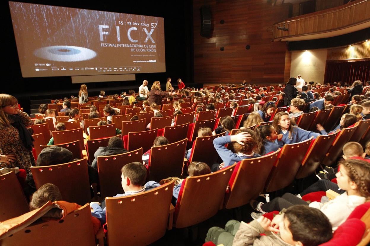 Público infantil, en una de las sesiones de Enfants Terribles del Festival de Cine de este año. 