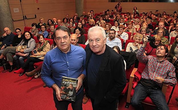 Imagen. Víctor Manuel presenta su libro 'El gusto es mío'