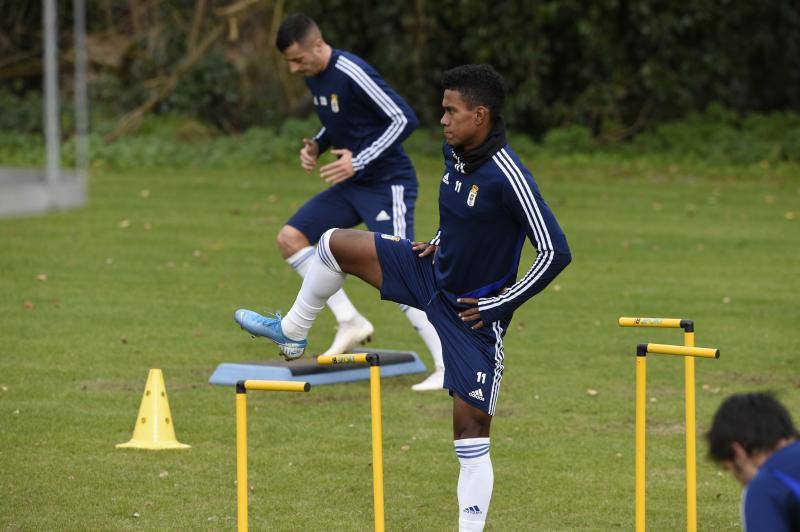 Los jugadores del Real Oviedo han entrenado este miércoles para preparar el encuentro del próximo domingo contra el Rayo Vallecano. 