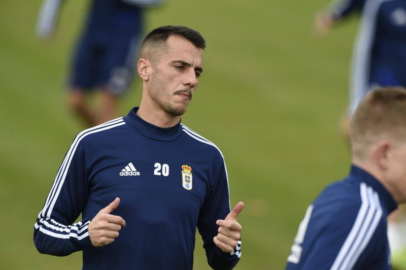 Los jugadores del Real Oviedo han entrenado este miércoles para preparar el encuentro del próximo domingo contra el Rayo Vallecano. 