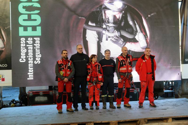 La brigada de Salvamento Minero de Hunosa, la Unidad Militar de Emergencias, el Servicio de Montaña de la Guardia Civil y la unidad de Subsuelo de la Policía Nacional participan, por primera vez de forma conjunta, en un simulacro de accidente en el Pozo Santiago.