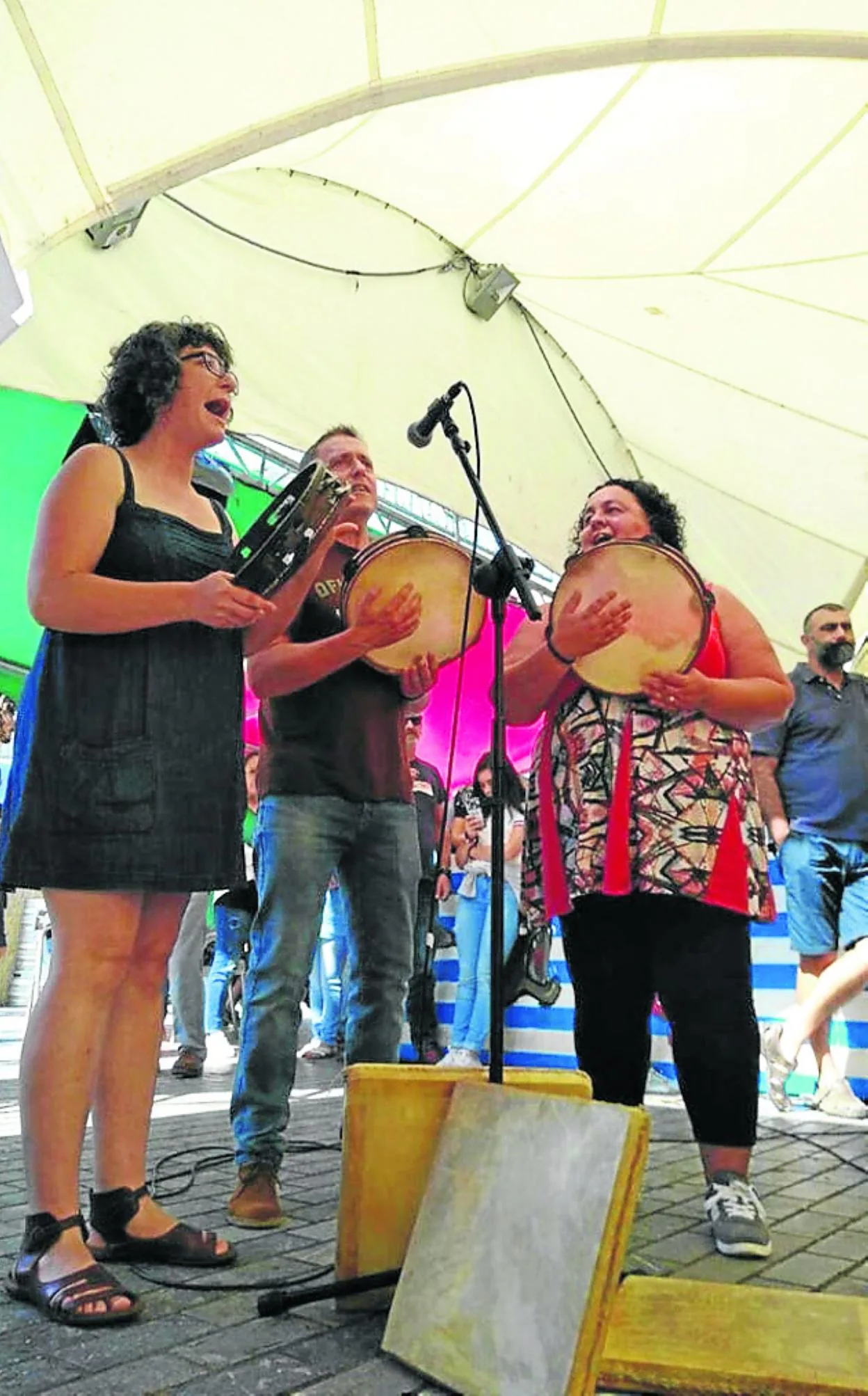 La música tradicional coge fuerza en Nava | El Comercio: Diario de Asturias