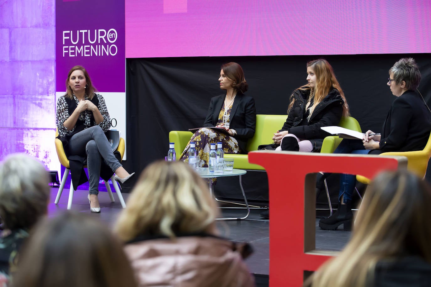 La directora general de Igualdad del Principado, Nuria Varela, ha sido la encargada de abrir la jornada Futuro en Femenino organizada en Gijón por EL COMERCIO.