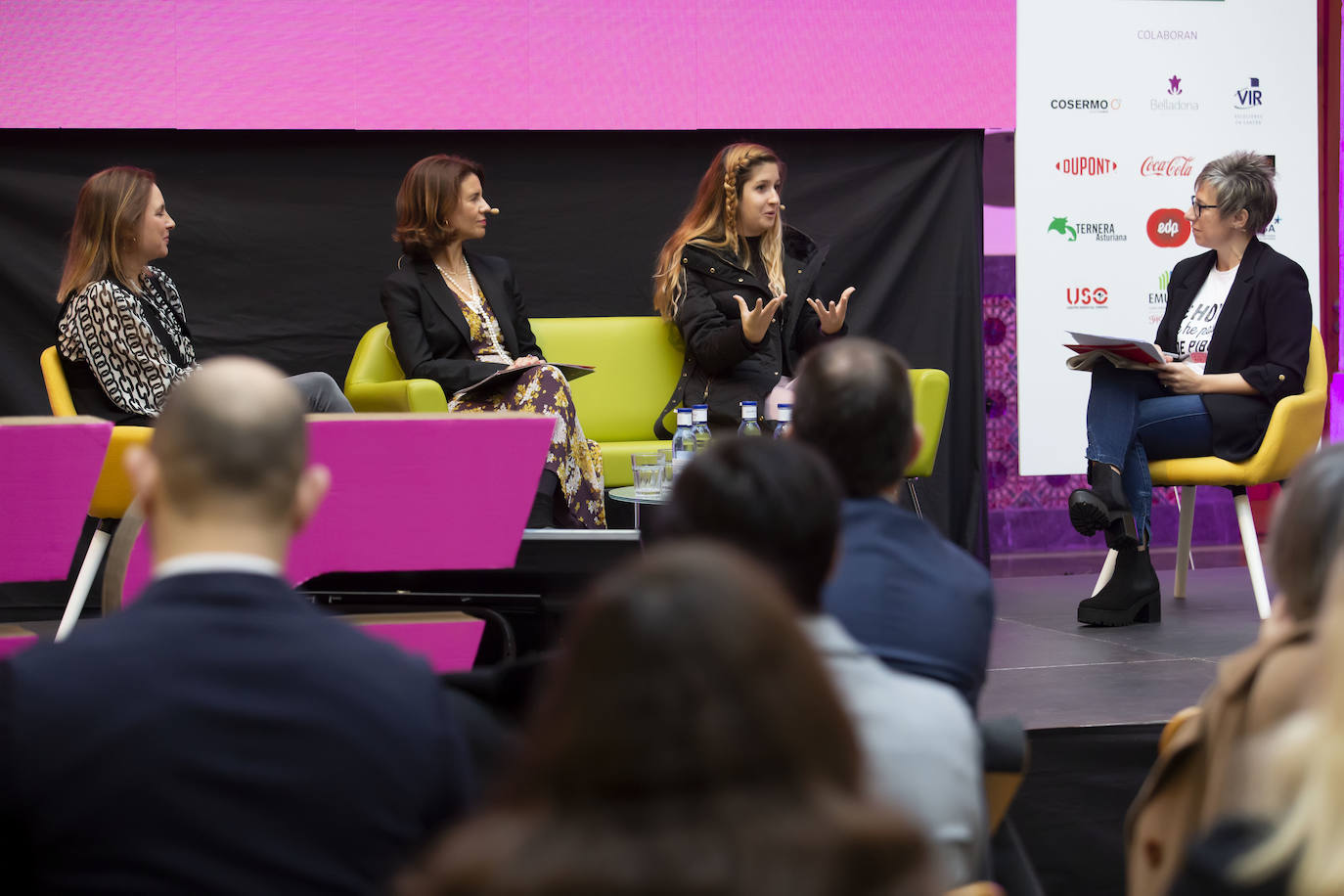 La directora general de Igualdad del Principado, Nuria Varela, ha sido la encargada de abrir la jornada Futuro en Femenino organizada en Gijón por EL COMERCIO.