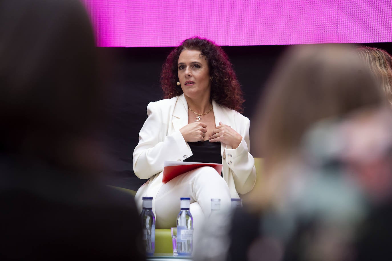 La directora general de Igualdad del Principado, Nuria Varela, ha sido la encargada de abrir la jornada Futuro en Femenino organizada en Gijón por EL COMERCIO.