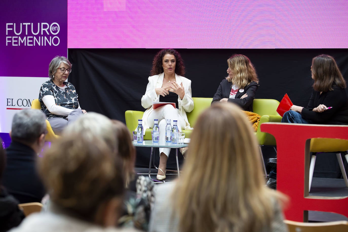 La directora general de Igualdad del Principado, Nuria Varela, ha sido la encargada de abrir la jornada Futuro en Femenino organizada en Gijón por EL COMERCIO.