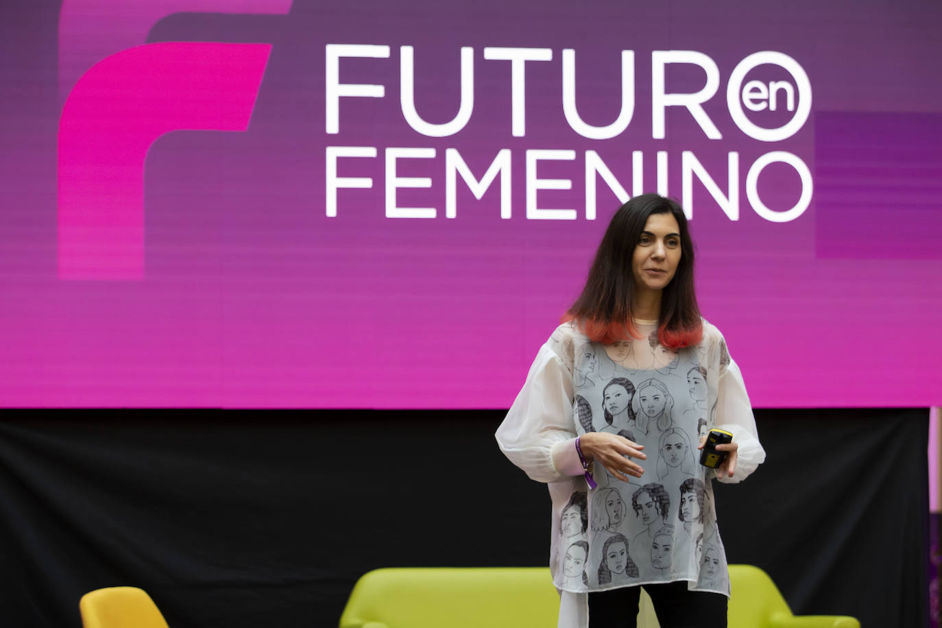 La directora general de Igualdad del Principado, Nuria Varela, ha sido la encargada de abrir la jornada Futuro en Femenino organizada en Gijón por EL COMERCIO.