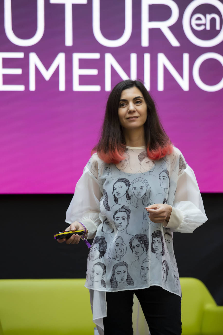 La directora general de Igualdad del Principado, Nuria Varela, ha sido la encargada de abrir la jornada Futuro en Femenino organizada en Gijón por EL COMERCIO.