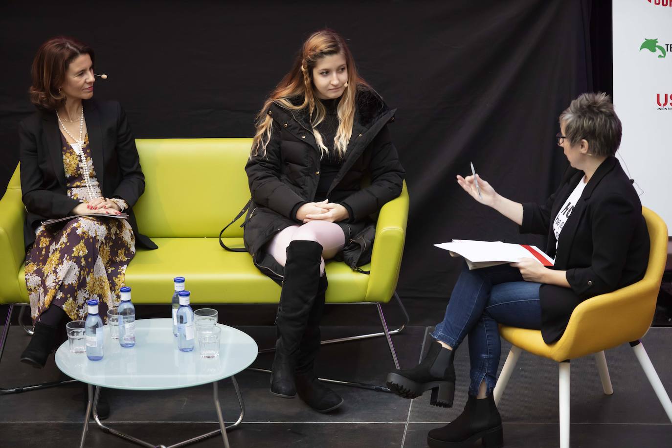 La directora general de Igualdad del Principado, Nuria Varela, ha sido la encargada de abrir la jornada Futuro en Femenino organizada en Gijón por EL COMERCIO.