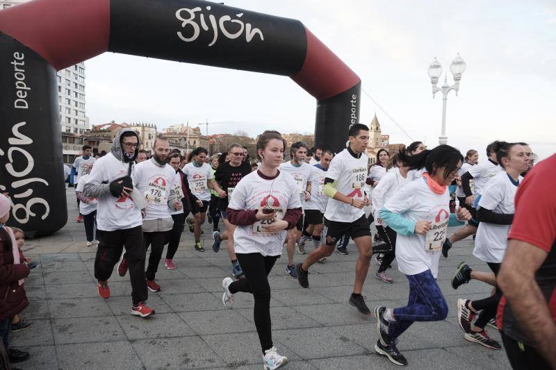 Este sábado tuvo lugar, en el muro de San Lorenzo, la carrera contra el sida de la Asociación Abierto Hasta el Amanecer en colaboración con el Comité Ciudadano Antisida con el objetivo de dar visibilidad sobre el virus VIH y concienciar a la población de su existencia.