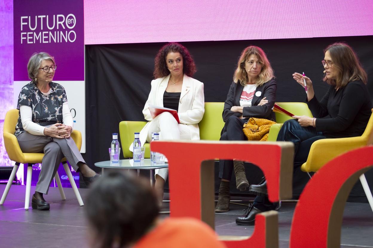 Margarita Borja, Isabel López, Inés París y María de Álvaro, que moderó la mesa sobre 'Mujeres y cultura'.