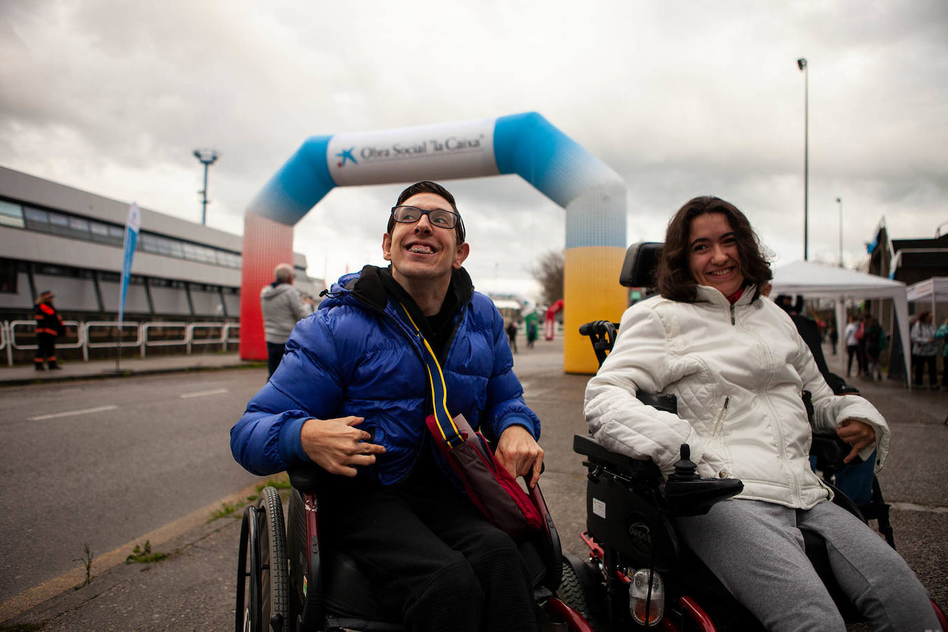 Ha llovido mucho, pero eso no mermó los ánimos de los participantes en la Marcha Familiar Solidaria de EL COMERCIO, organizada este año en beneficio de la asociación Galbán, dedicada a apoyar a familias de niños con cáncer.