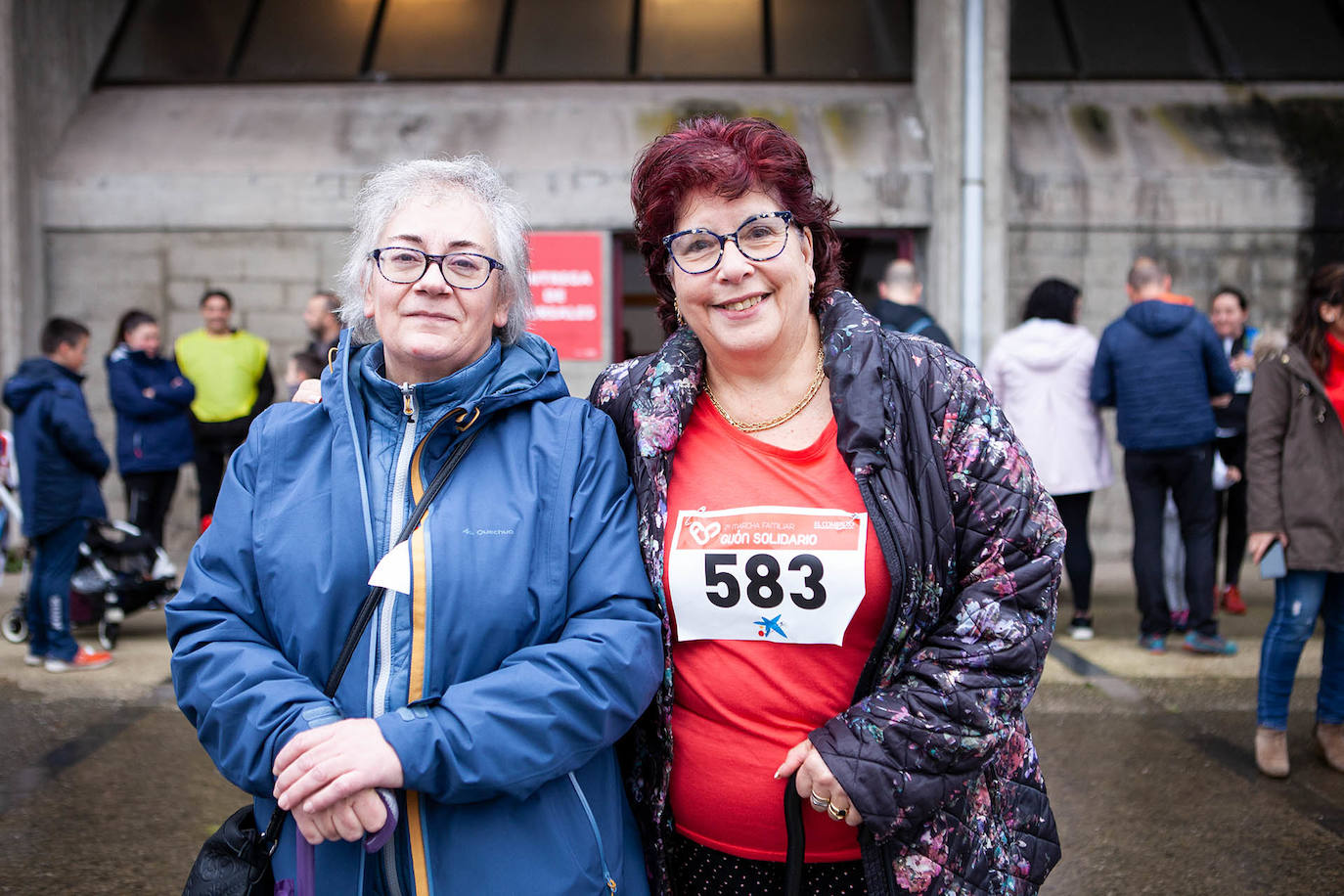 Ha llovido mucho, pero eso no mermó los ánimos de los participantes en la Marcha Familiar Solidaria de EL COMERCIO, organizada este año en beneficio de la asociación Galbán, dedicada a apoyar a familias de niños con cáncer.