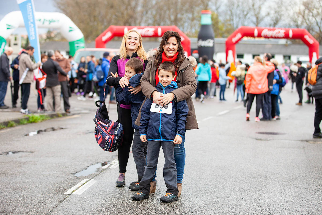 Ha llovido mucho, pero eso no mermó los ánimos de los participantes en la Marcha Familiar Solidaria de EL COMERCIO, organizada este año en beneficio de la asociación Galbán, dedicada a apoyar a familias de niños con cáncer.