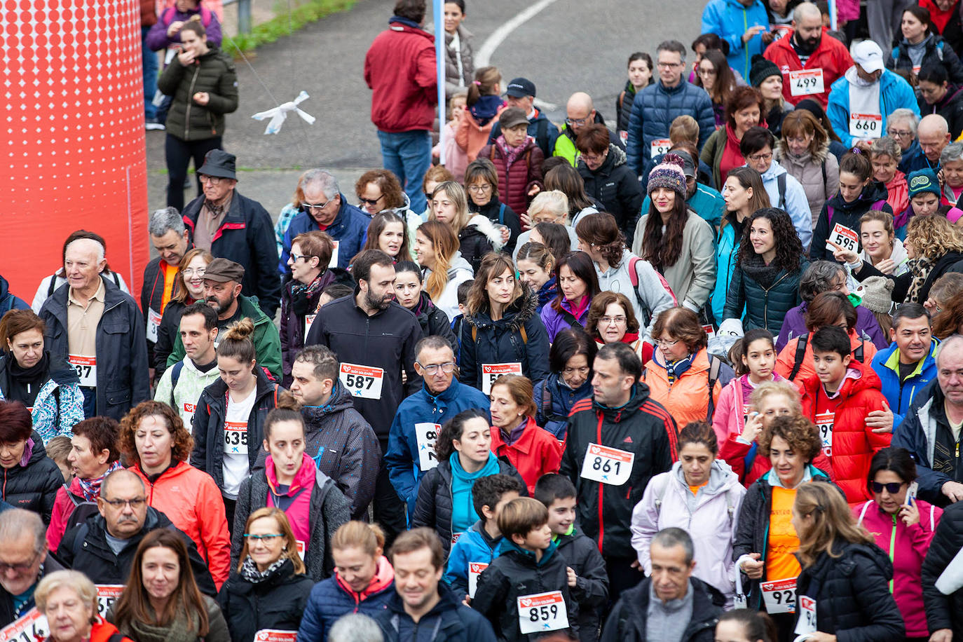 Ha llovido mucho, pero eso no mermó los ánimos de los participantes en la Marcha Familiar Solidaria de EL COMERCIO, organizada este año en beneficio de la asociación Galbán, dedicada a apoyar a familias de niños con cáncer.