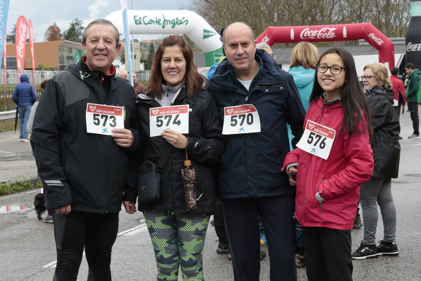 Ha llovido mucho, pero eso no mermó los ánimos de los participantes en la Marcha Familiar Solidaria de EL COMERCIO, organizada este año en beneficio de la asociación Galbán, dedicada a apoyar a familias de niños con cáncer.