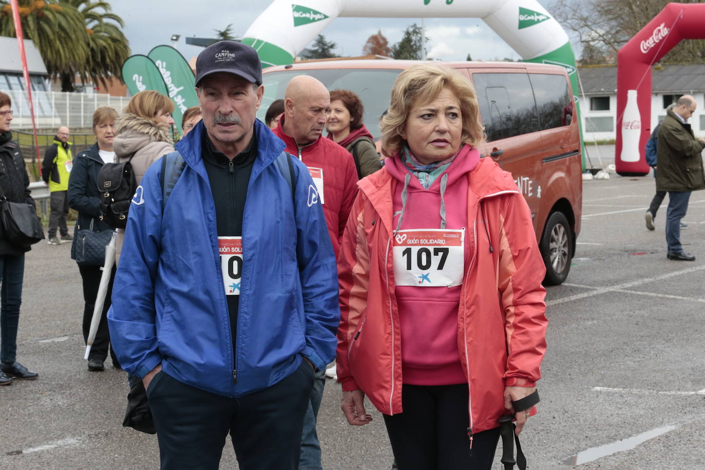 Ha llovido mucho, pero eso no mermó los ánimos de los participantes en la Marcha Familiar Solidaria de EL COMERCIO, organizada este año en beneficio de la asociación Galbán, dedicada a apoyar a familias de niños con cáncer.