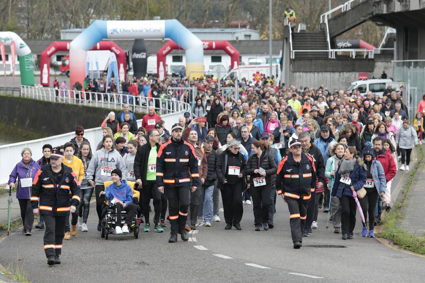 Ha llovido mucho, pero eso no mermó los ánimos de los participantes en la Marcha Familiar Solidaria de EL COMERCIO, organizada este año en beneficio de la asociación Galbán, dedicada a apoyar a familias de niños con cáncer.