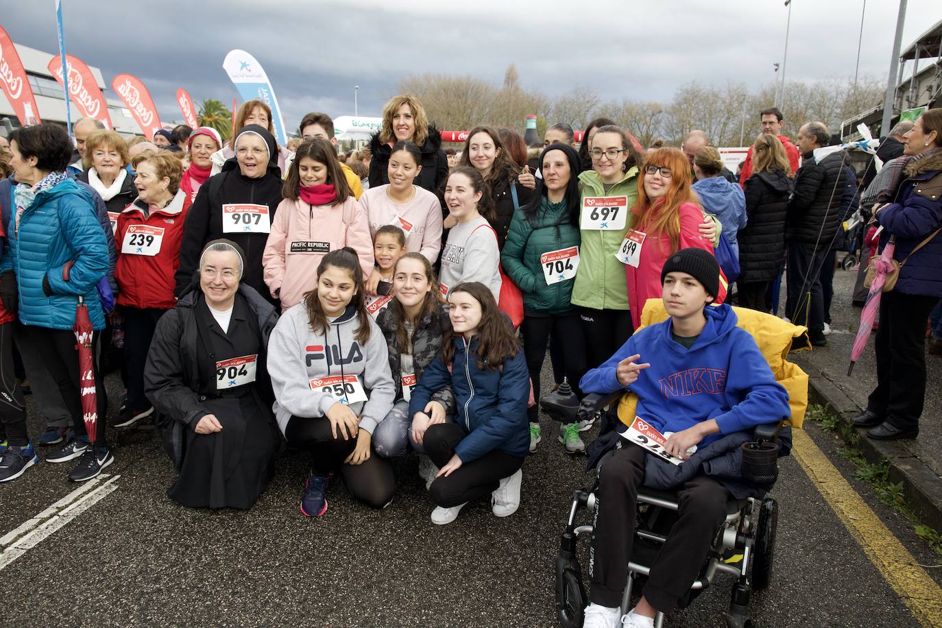 Ha llovido mucho, pero eso no mermó los ánimos de los participantes en la Marcha Familiar Solidaria de EL COMERCIO, organizada este año en beneficio de la asociación Galbán, dedicada a apoyar a familias de niños con cáncer.