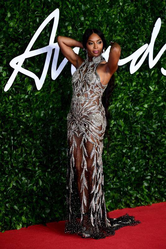 De la modelo Winnie Harlow a Alexa Chung, pasando por Julia Roberts o Naomi Campbell, estos han sido algunos de los looks más impresionantes de esta nueva cita de moda británica que ayer tuvo lugar en el Royal Albert Hall de Londres. Estos Fashion Awards 2019 han vuelto a estar repletos de glamour y nos han regalado looks espectaculares y sobre todo dignos de una alfombra roja como esta. Hemos recopilado los mejores.