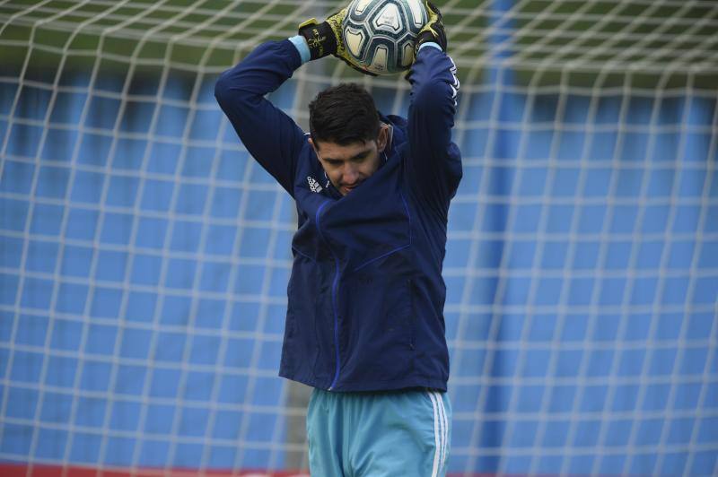 Los jugadores del Real Oviedo han entrenado este martes para intentar ganar los tres puntos en la próxima jornada contra el Alcorcón. 