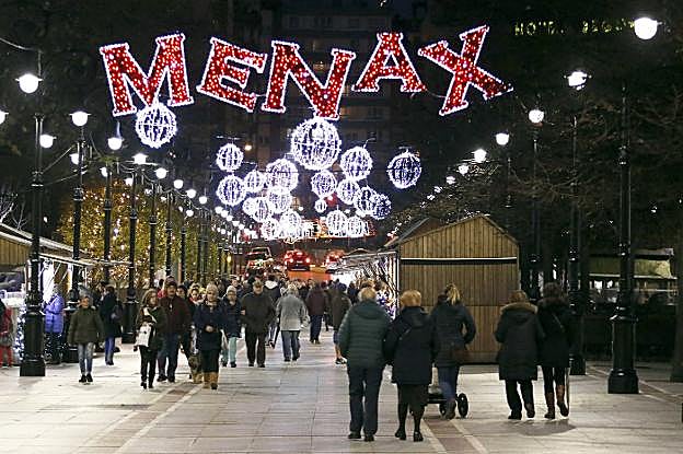 El mercadillo de Begoña abre la Navidad